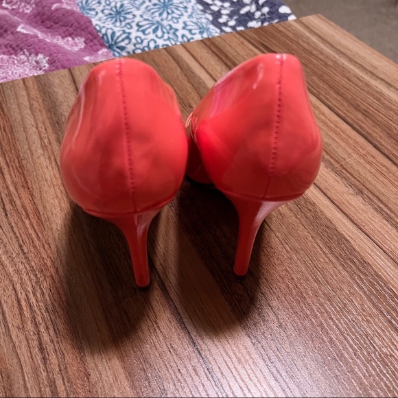 3/$20 🌸 Heart in D coral stiletto heels, size 8 👠 - Picture 6 of 9